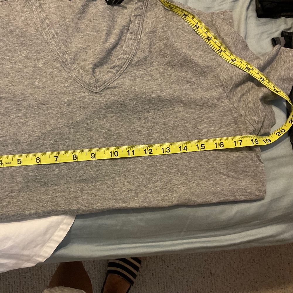 Theory V neck tee - Picture 2 of 4